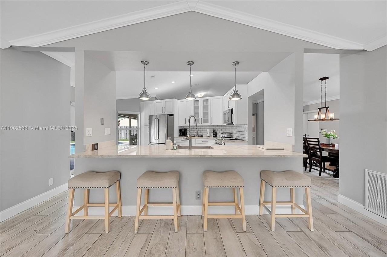 9841 Sw 1st St #9841 - Photo 3 of 37