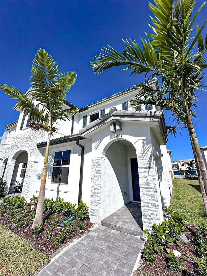 16261 Sw 292nd St #16261 - Photo 4 of 21