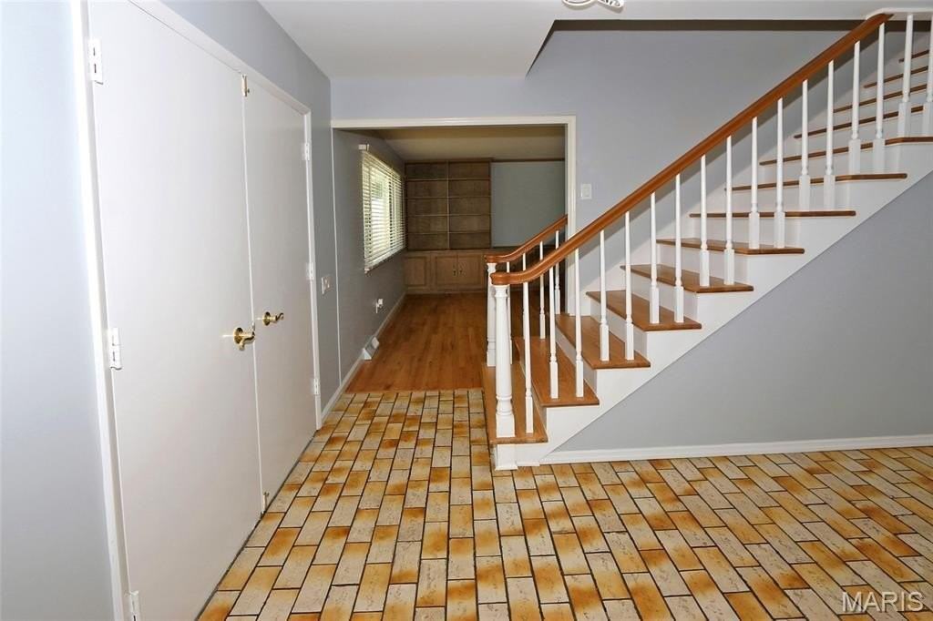 12901 Fernway Ln - Photo 3 of 35