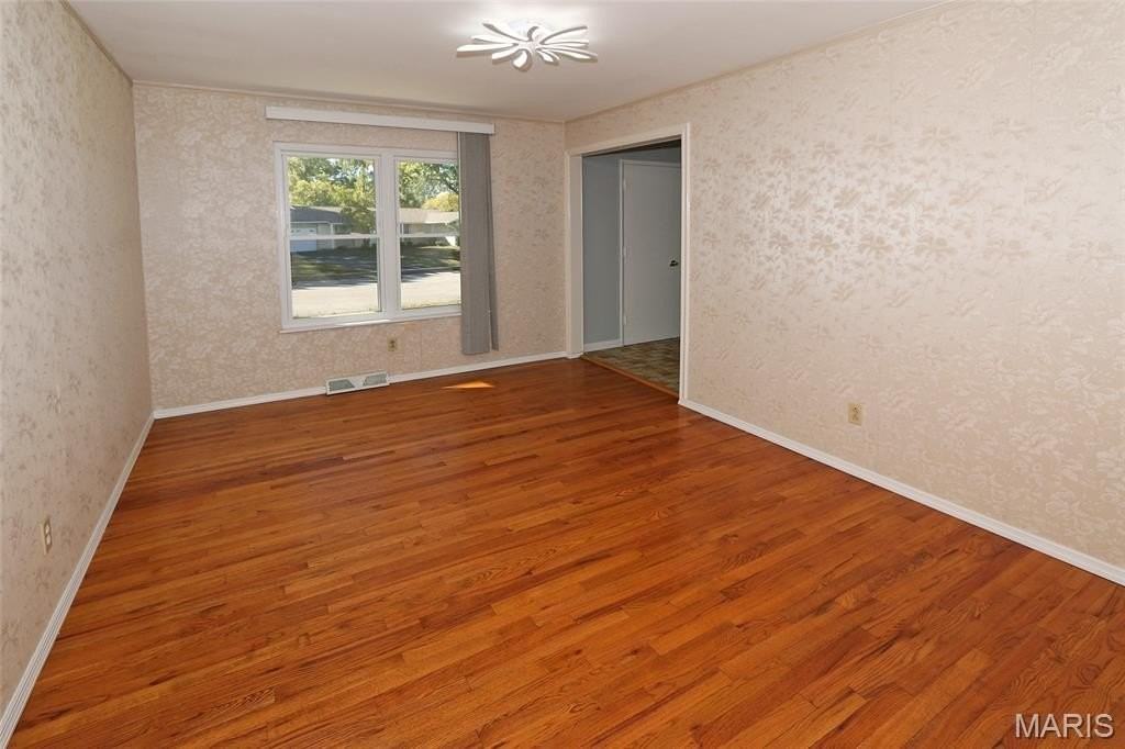 12901 Fernway Ln - Photo 6 of 35