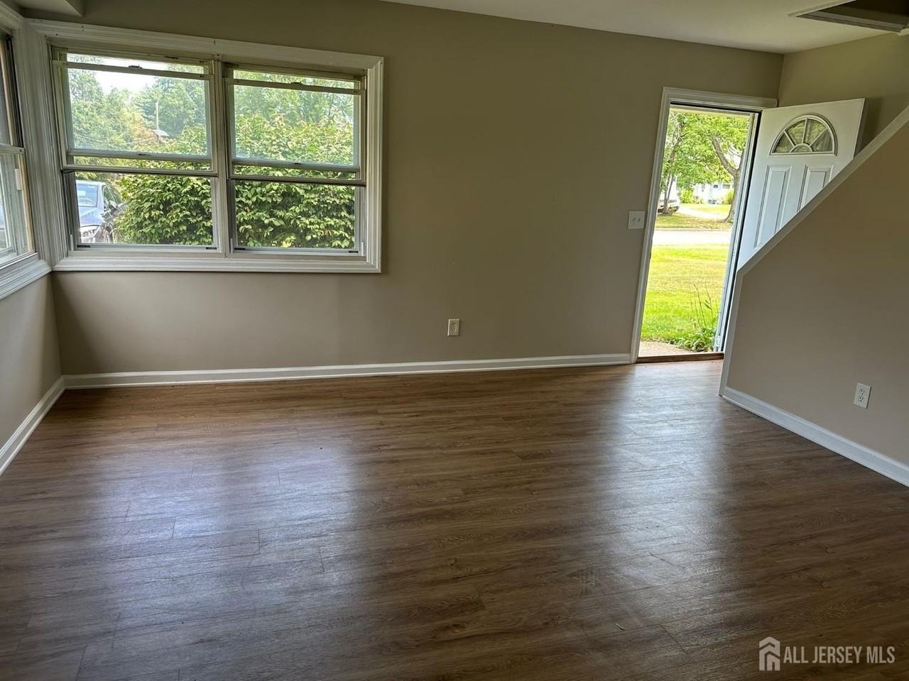 1075 Fireside Avenue - Photo 3 of 16
