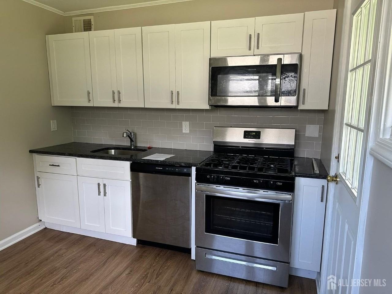 1075 Fireside Avenue - Photo 4 of 16