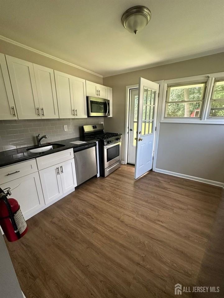 1075 Fireside Avenue - Photo 5 of 16