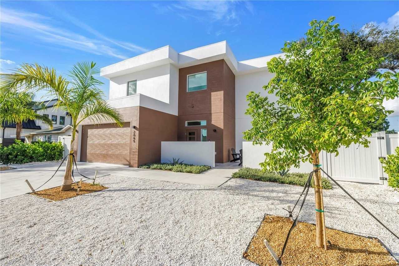 2065 Goldenrod St - Photo 2 of 50