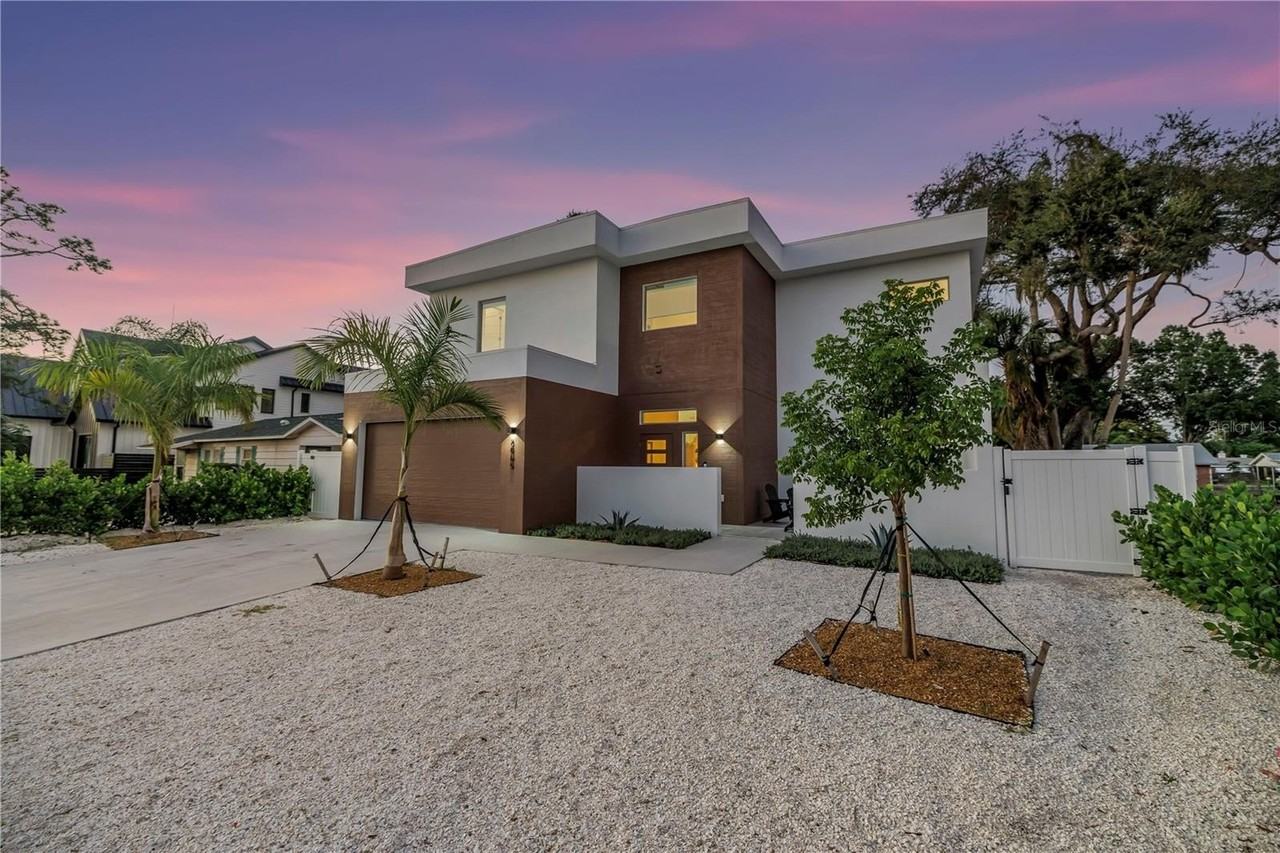 2065 Goldenrod St - Photo 3 of 50