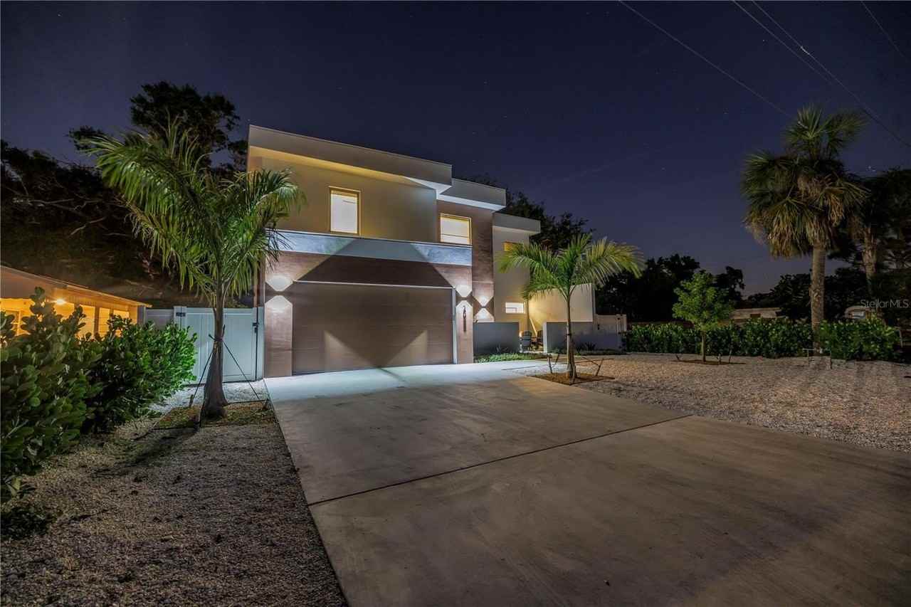 2065 Goldenrod St - Photo 5 of 50