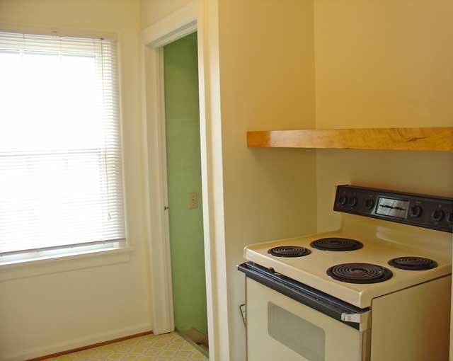 205 Avenue C - Photo 3 of 7
