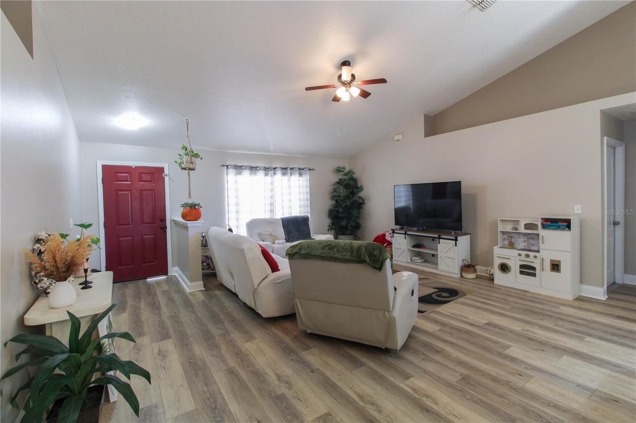 10041 Crenshaw Circle - Photo 2 of 25