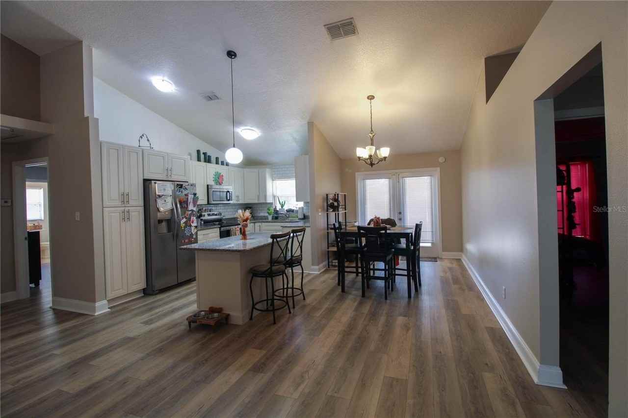 10041 Crenshaw Circle - Photo 3 of 25