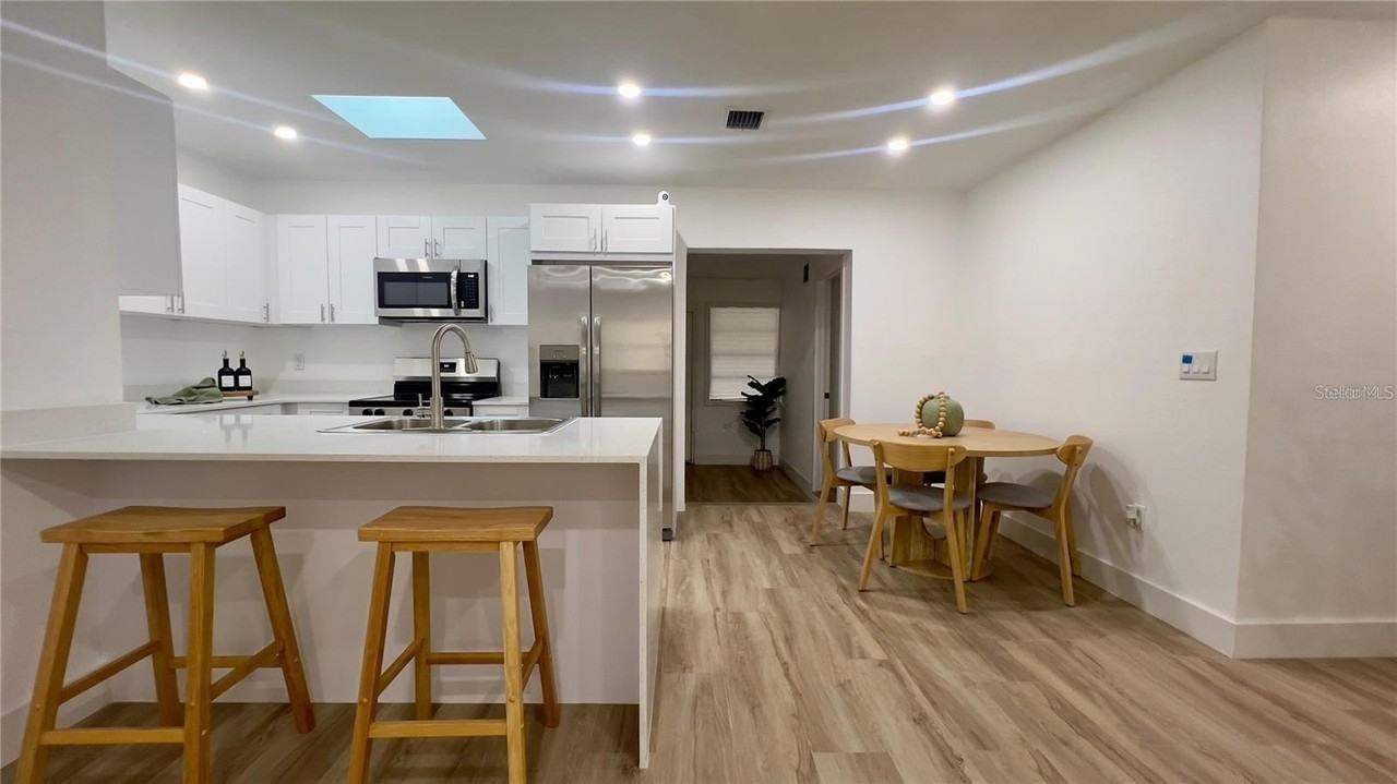 22011 Catherine Ave - Photo 3 of 35