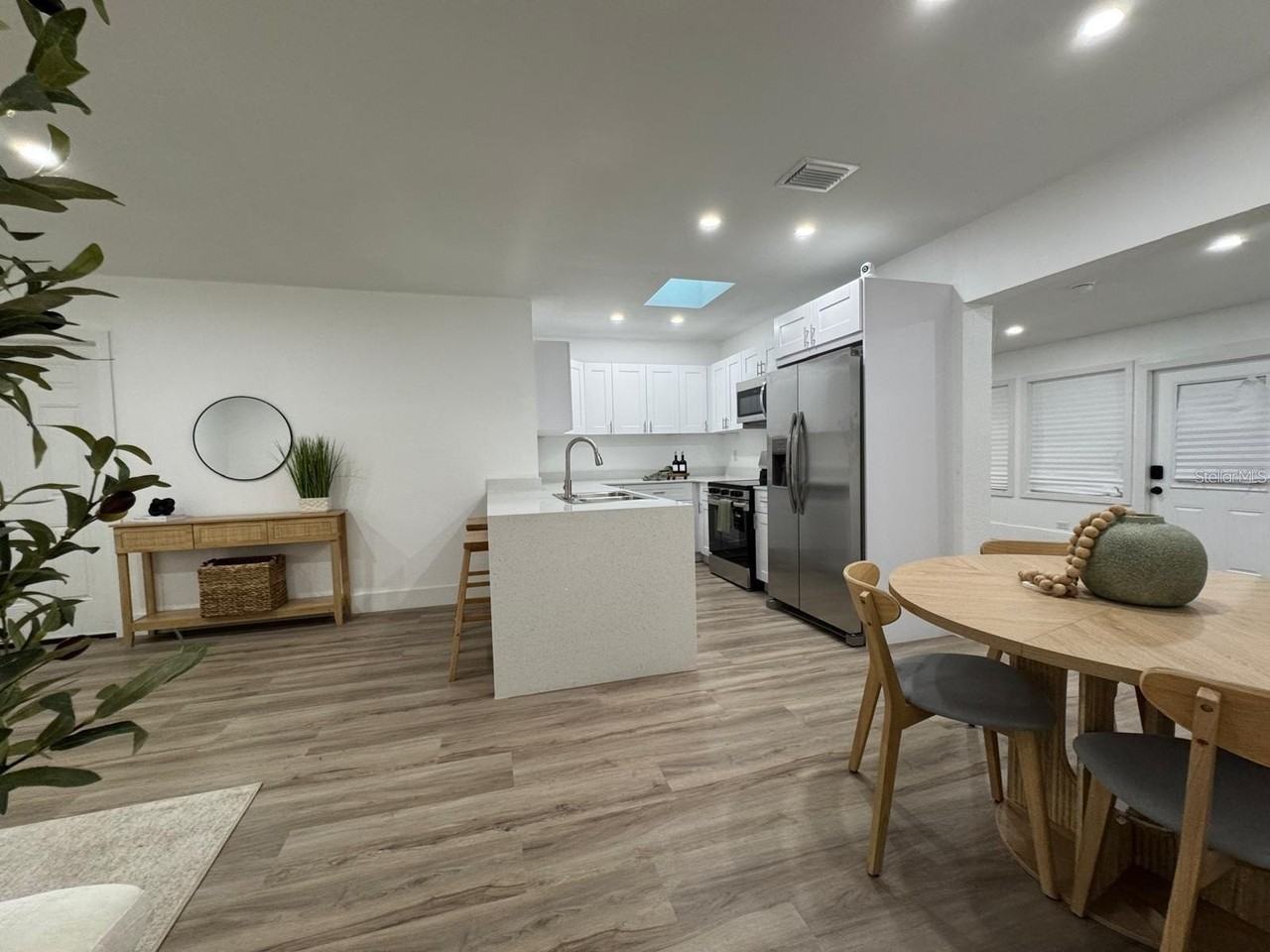 22011 Catherine Ave - Photo 4 of 35