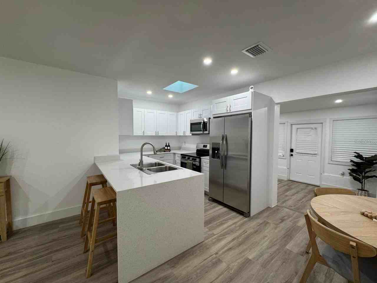 22011 Catherine Ave - Photo 5 of 35