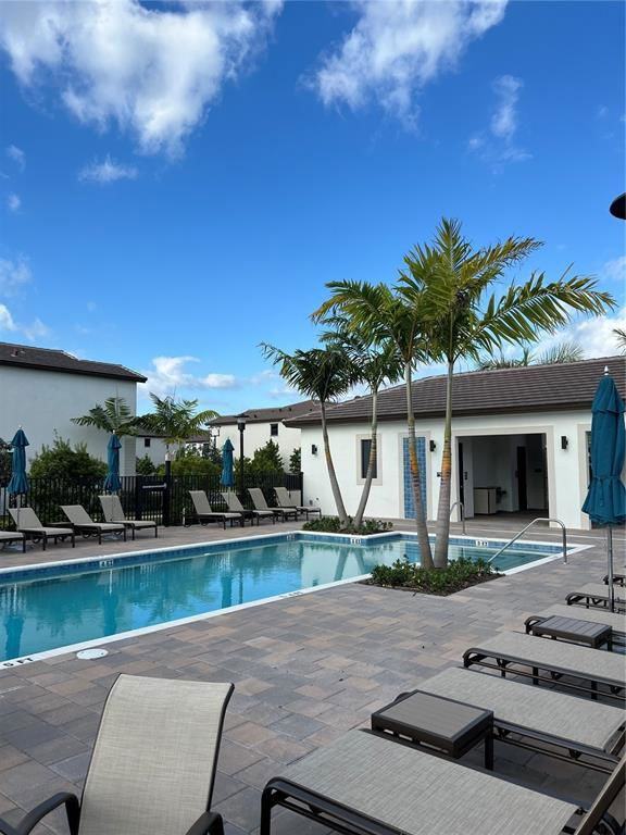 221 Sw 159th Way - Photo 3 of 8