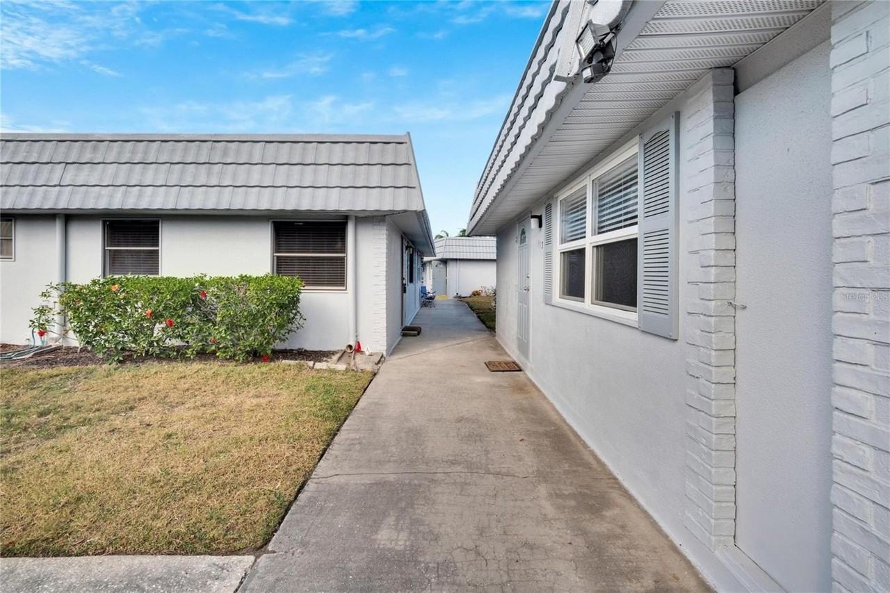 202 Bedford Trl #112 - Photo 3 of 40