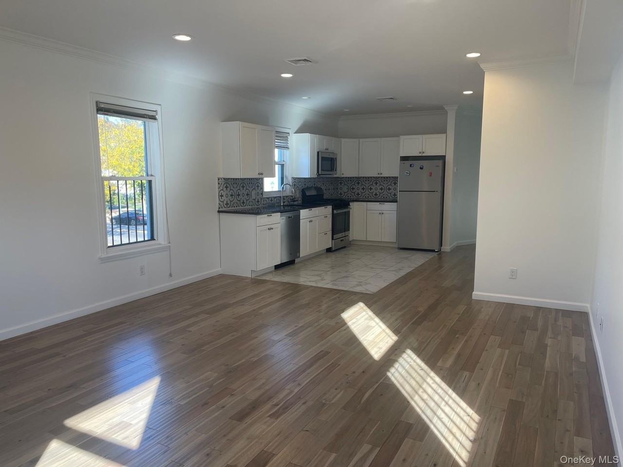 1049 Main St #2 - Photo 2 of 9