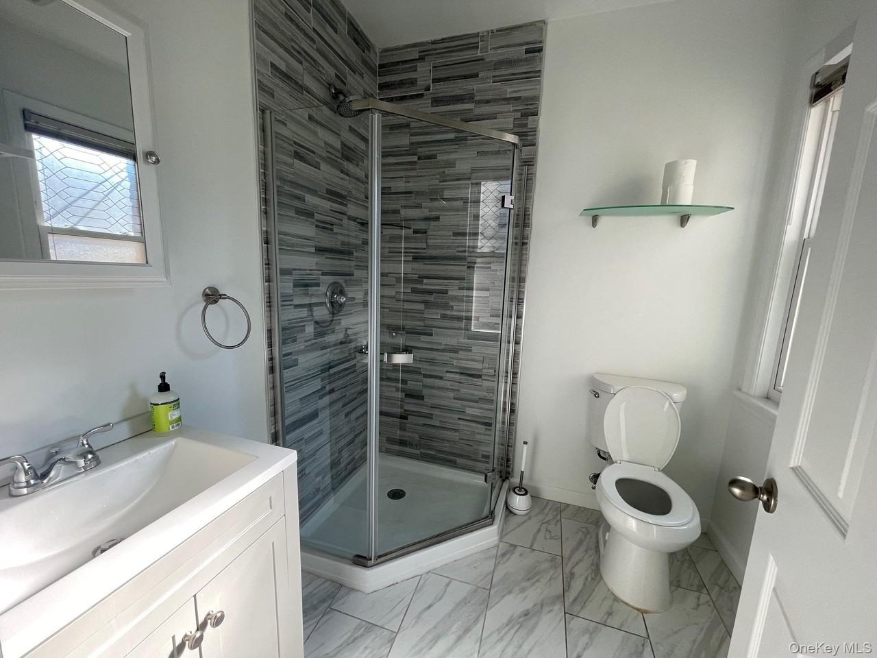 1049 Main St #2 - Photo 4 of 9