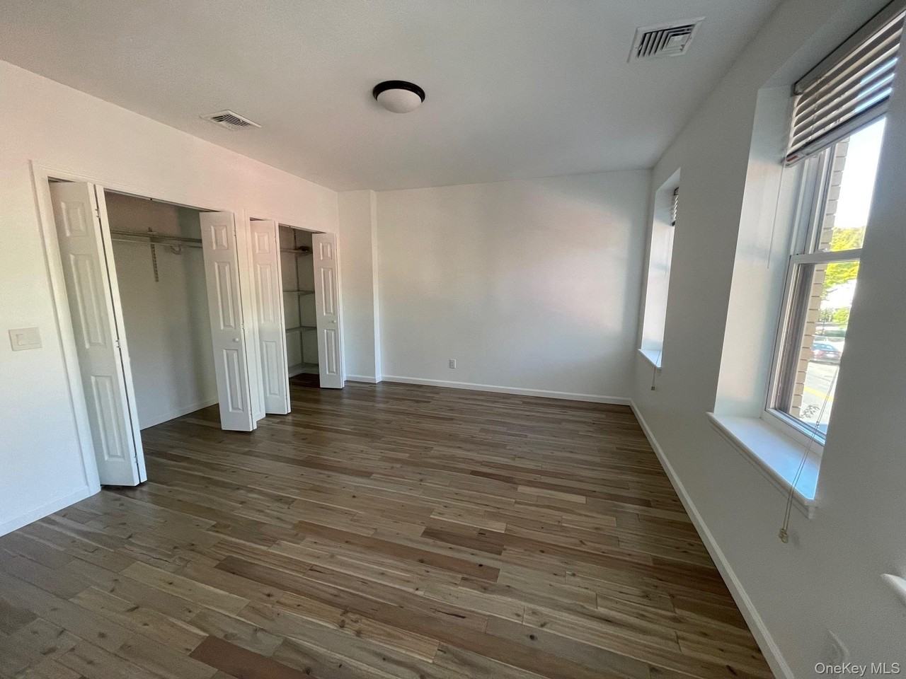 1049 Main St #2 - Photo 6 of 9