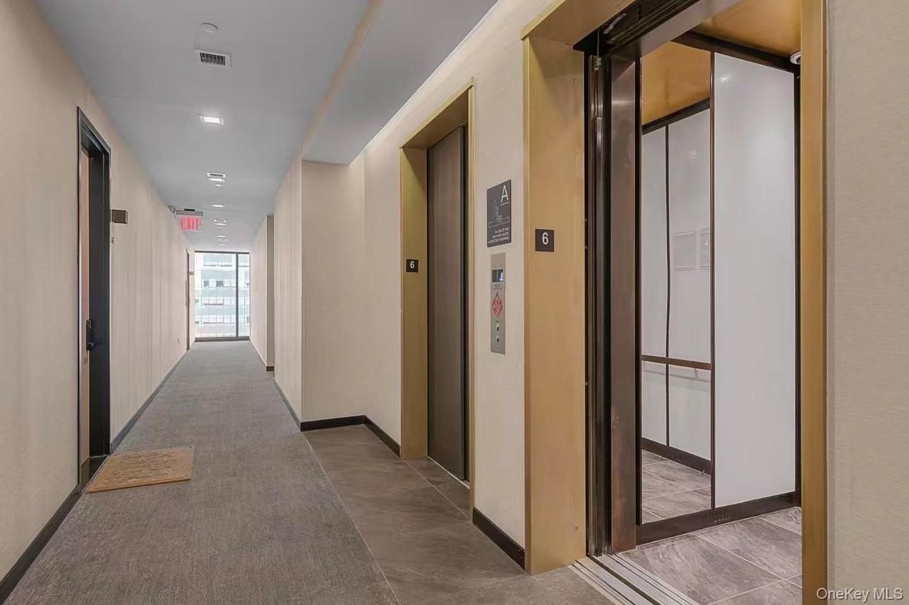 5 Court Sq #6A - Photo 3 of 13