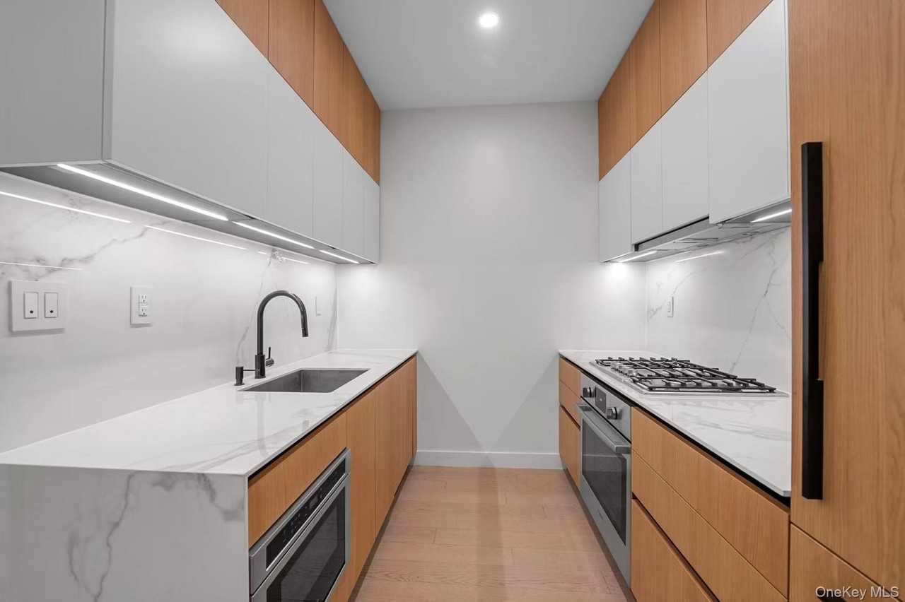 5 Court Sq #6A - Photo 5 of 13