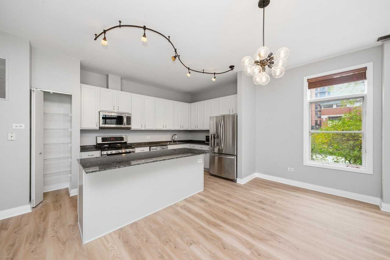 333 N Jefferson St #201 - Photo 3 of 18