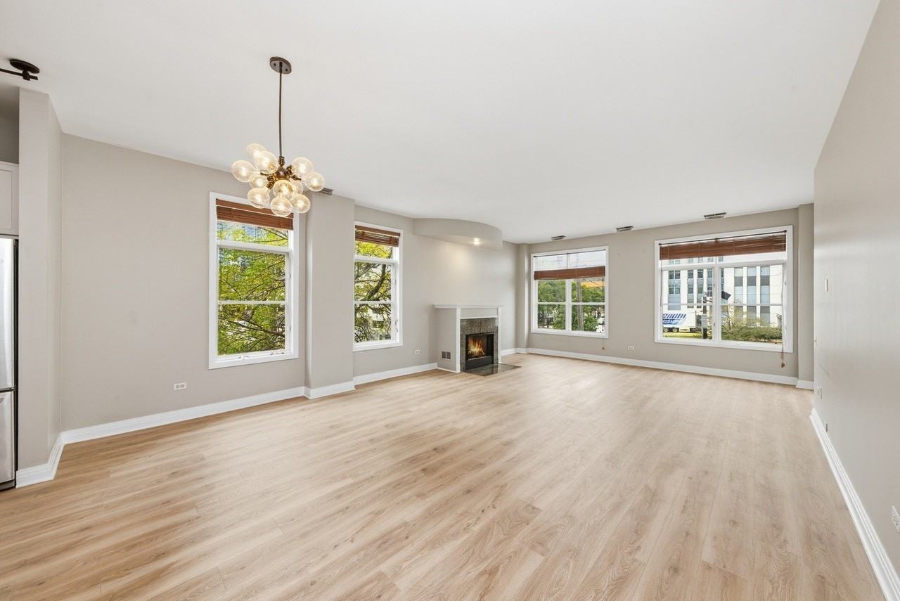 333 N Jefferson St #201 - Photo 4 of 18