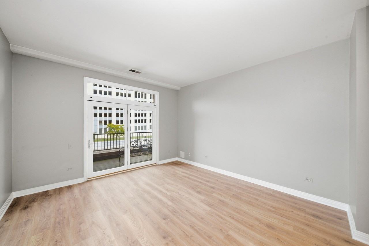 333 N Jefferson St #201 - Photo 7 of 18