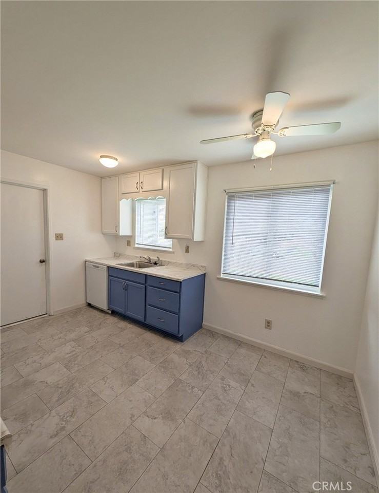 877 Pearl Dr - Photo 4 of 16