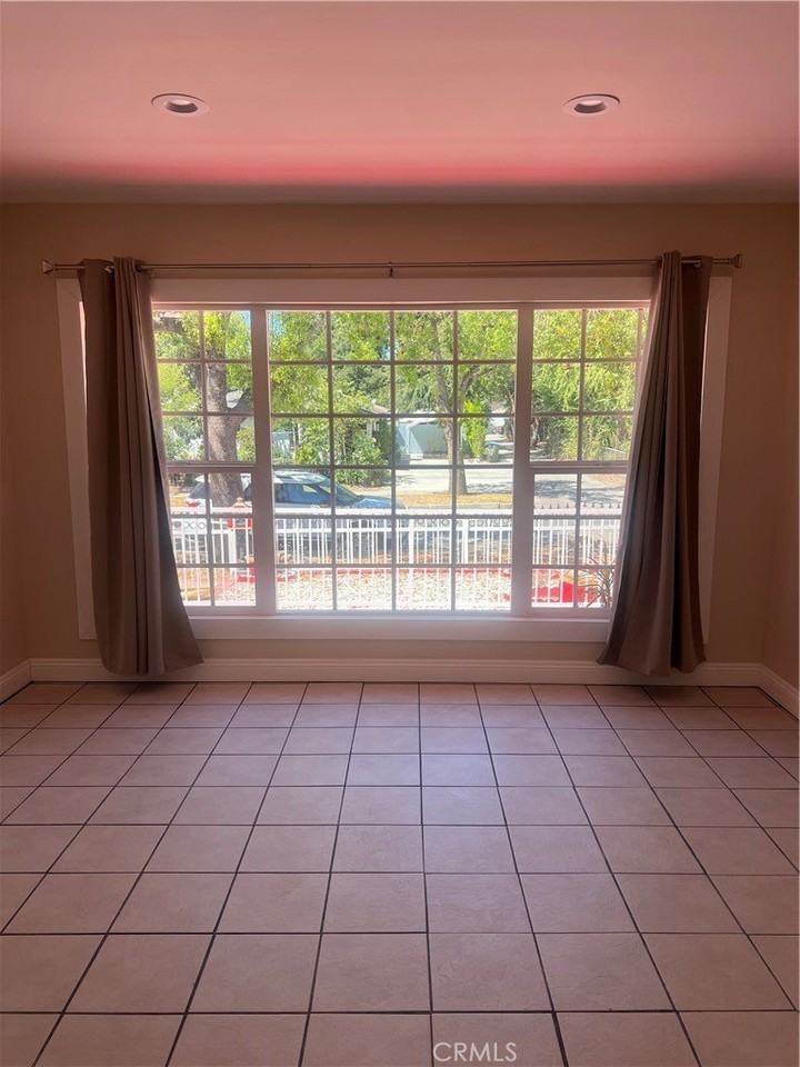 1674 El Sereno Ave - Photo 4 of 23