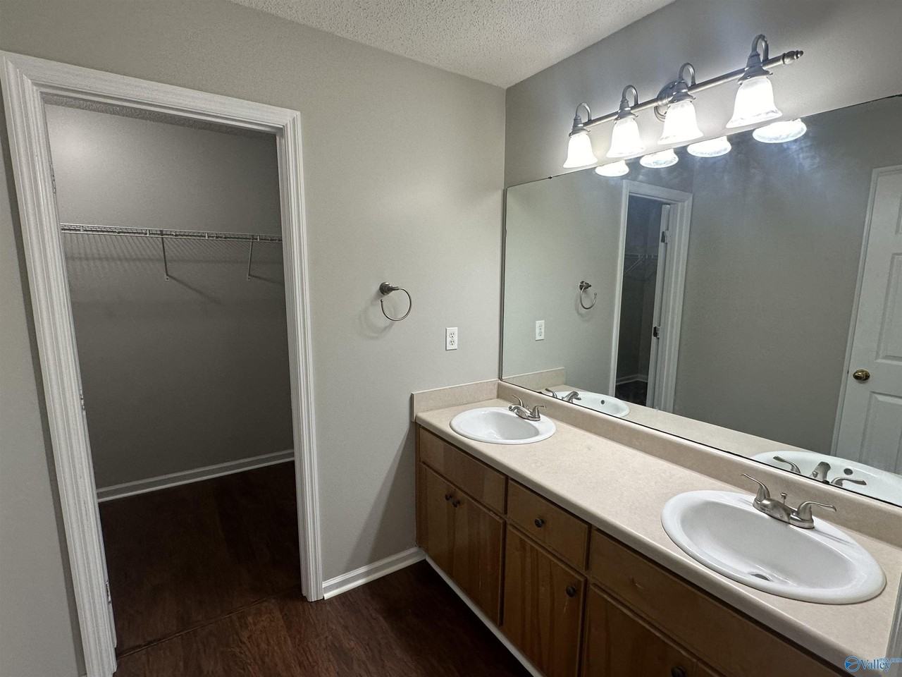 196 Hollington Drive Northeast - Photo 7 of 13