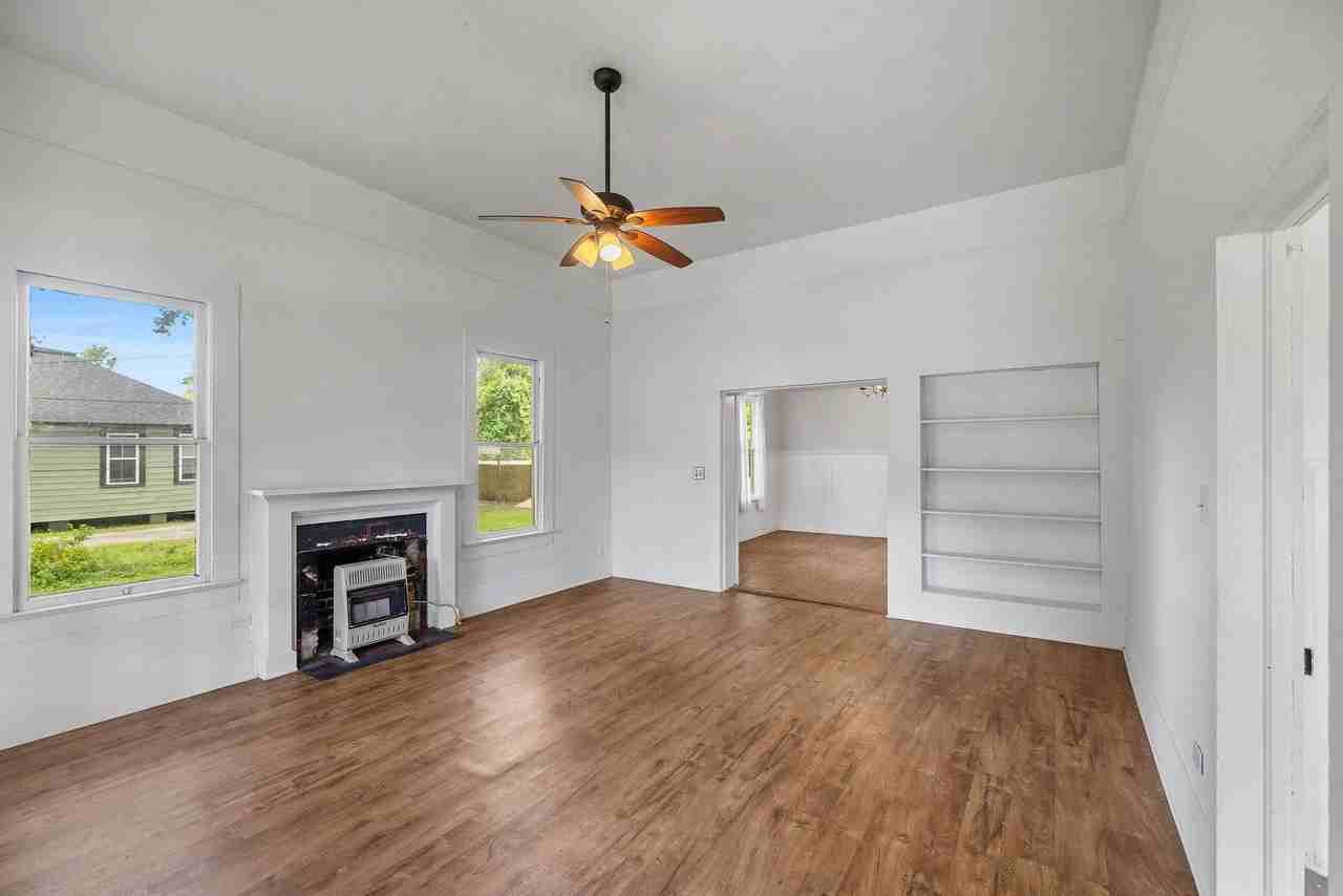 405 Hickory St - Photo 4 of 22