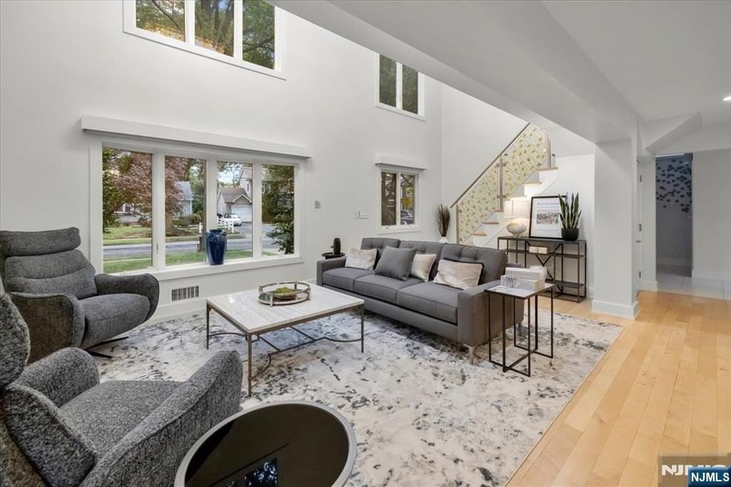 827 Alden Rd - Photo 4 of 34