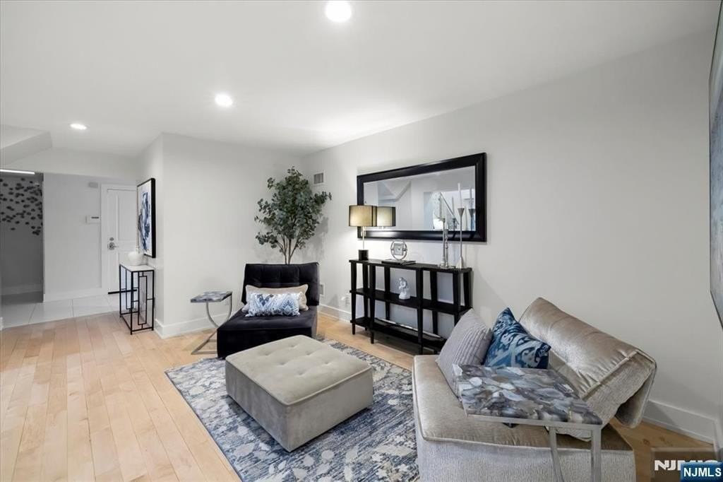 827 Alden Rd - Photo 5 of 34