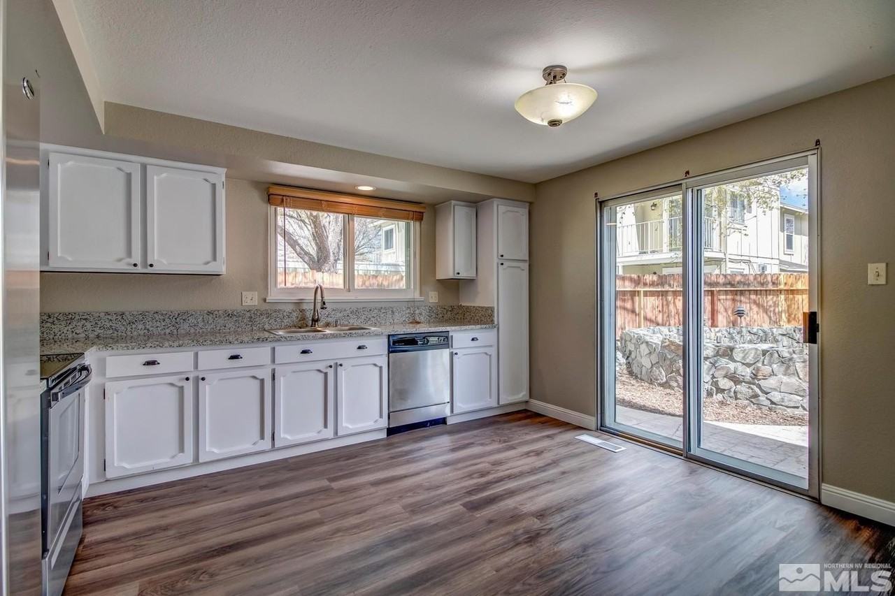 7513 Cumberland Cir - Photo 3 of 26