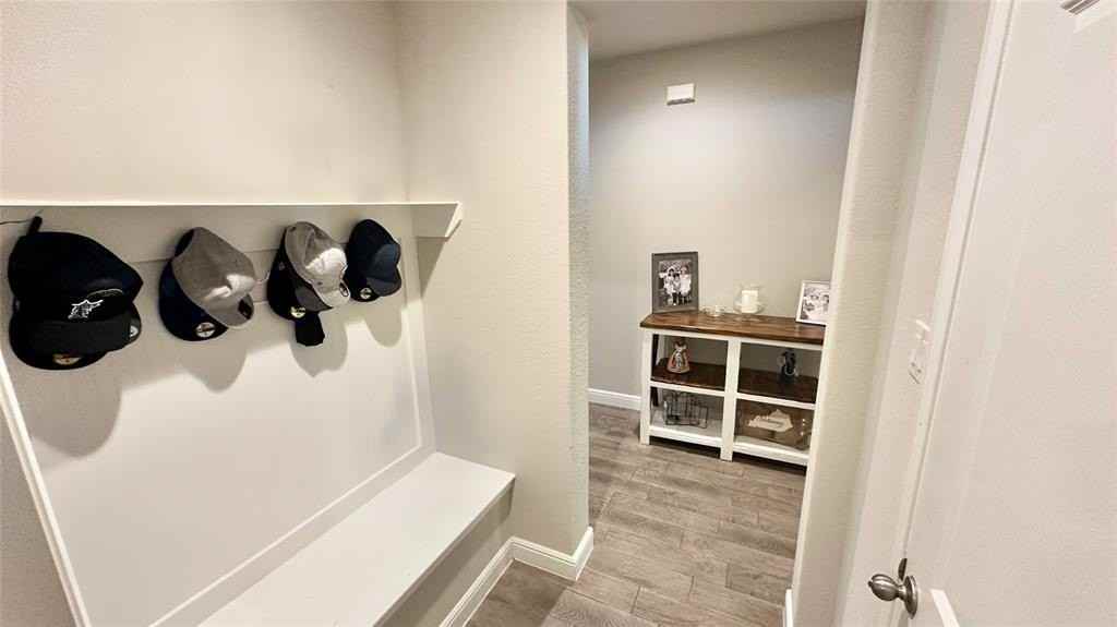 252 Drumcliffe Drive - Photo 6 of 19