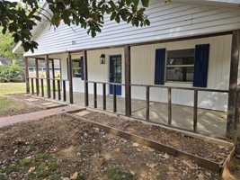 featured image of 211 Graves St