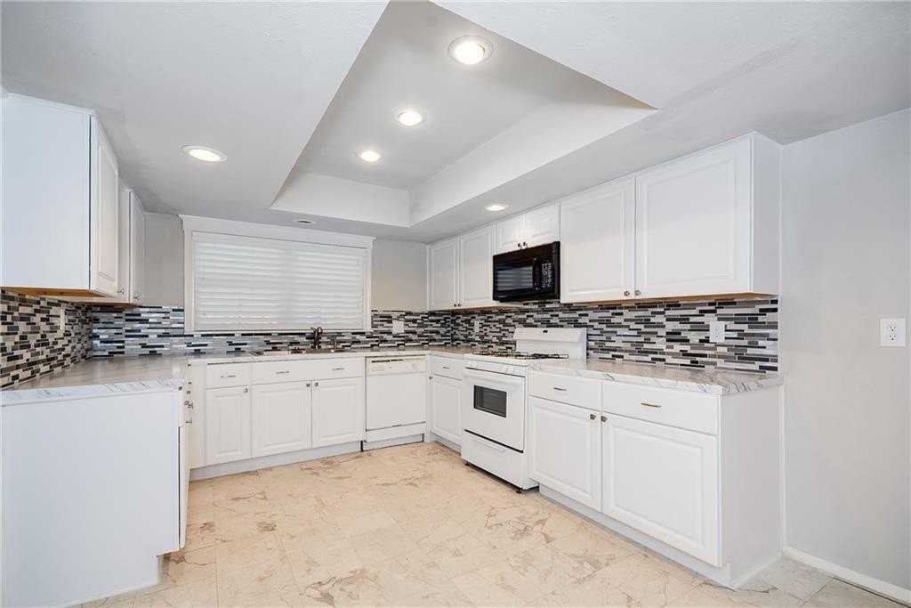 1505 Hayfield Dr - Photo 7 of 28