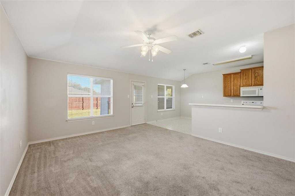 3100 Admiral Dr - Photo 6 of 20