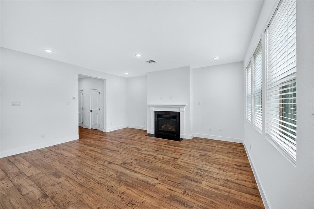 910 Sunflower Trl - Photo 4 of 39