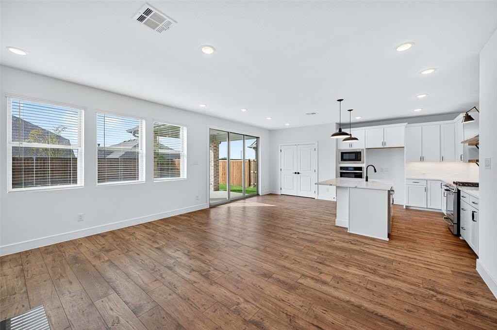 910 Sunflower Trl - Photo 7 of 39