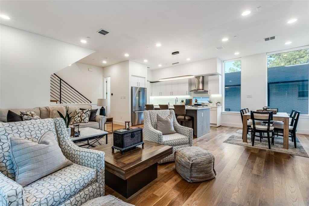 1932 Cuyler Ct - Photo 2 of 12