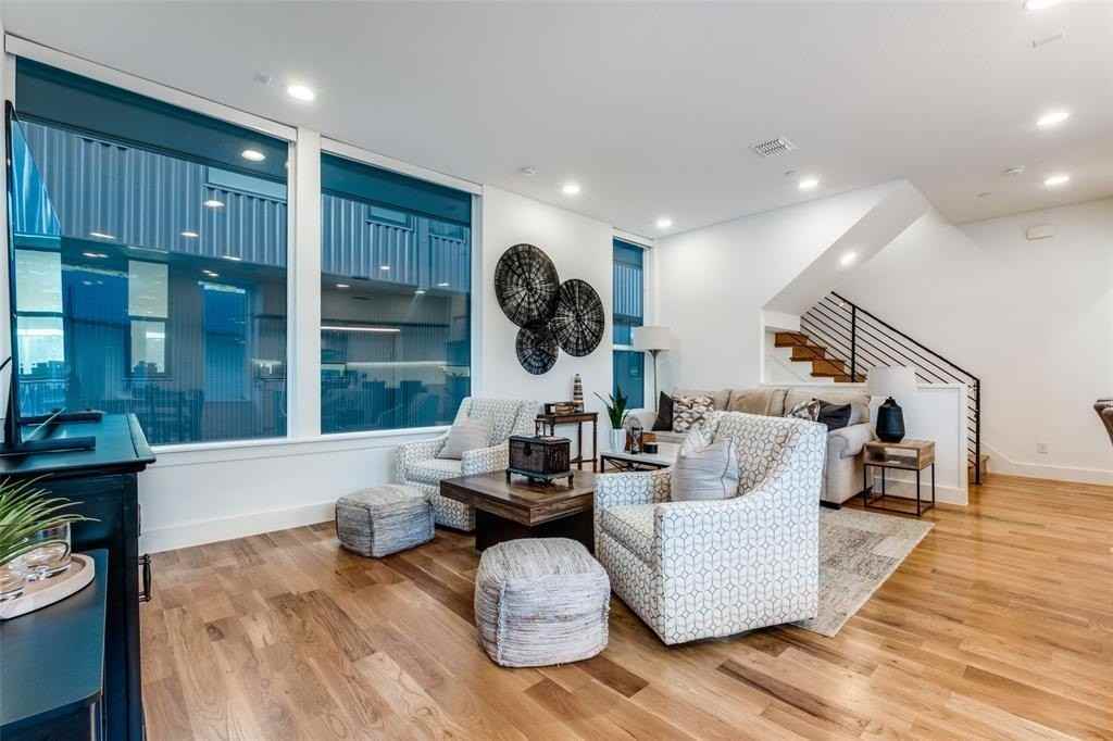 1932 Cuyler Ct - Photo 3 of 12