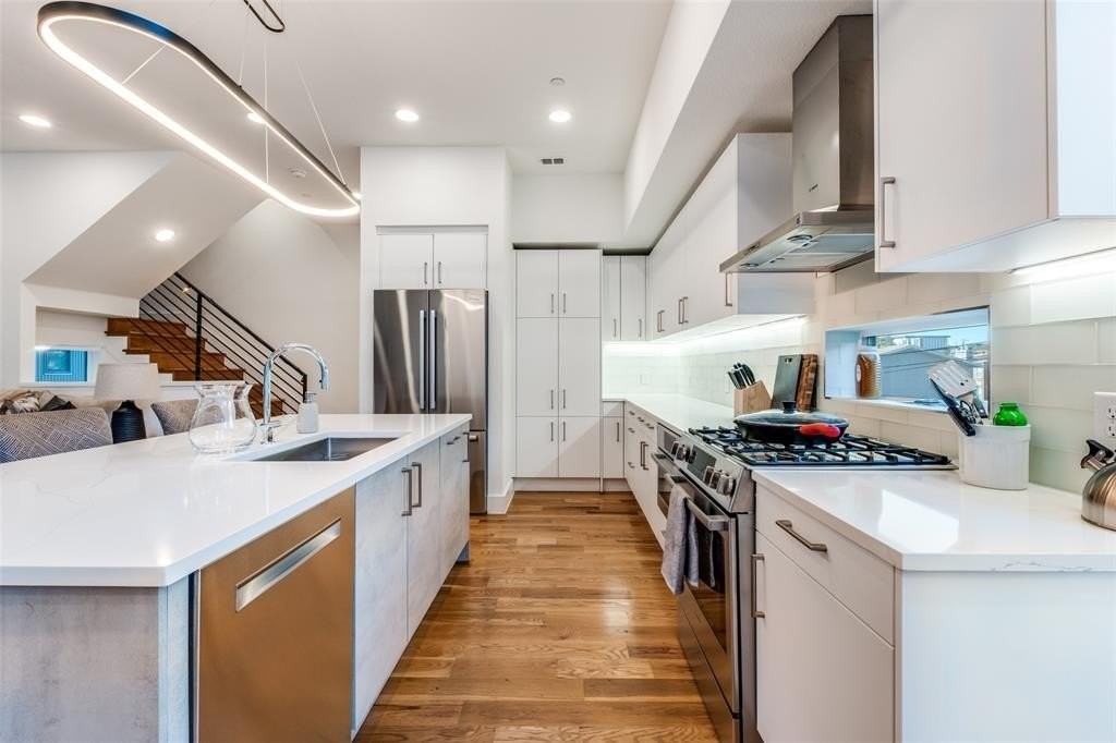 1932 Cuyler Ct - Photo 7 of 12