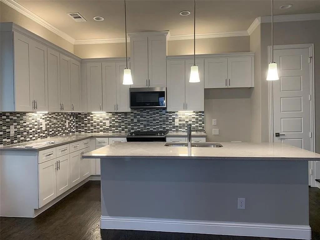 2940 Sheridan Dr - Photo 2 of 7