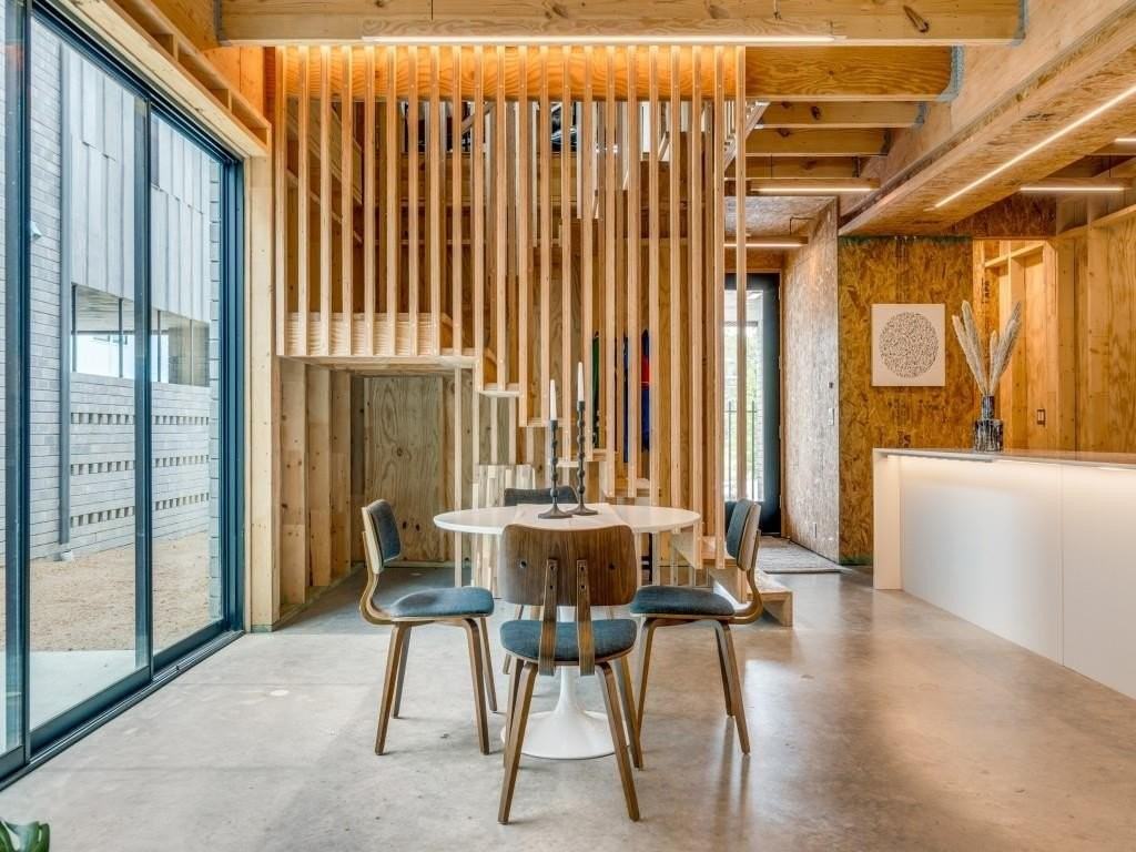 907 Blackland Ct - Photo 5 of 25