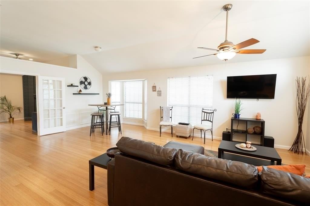 1040 Monarch Dr - Photo 2 of 19