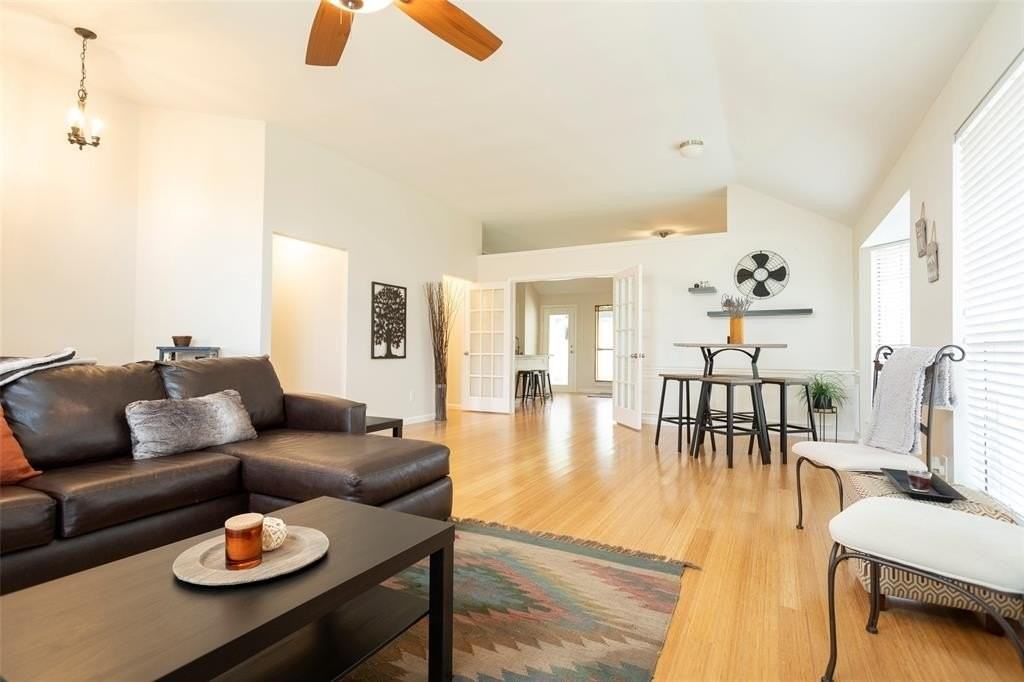 1040 Monarch Dr - Photo 4 of 19