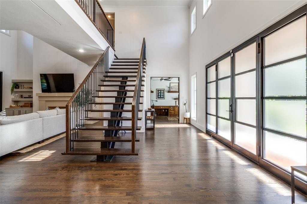 6615 Northwood Rd - Photo 3 of 30