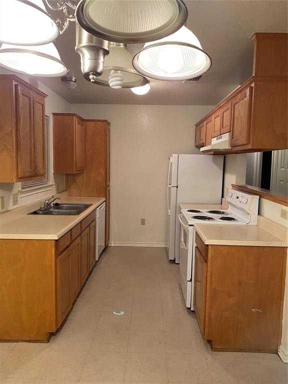 1518 Cherry St - Photo 3 of 5