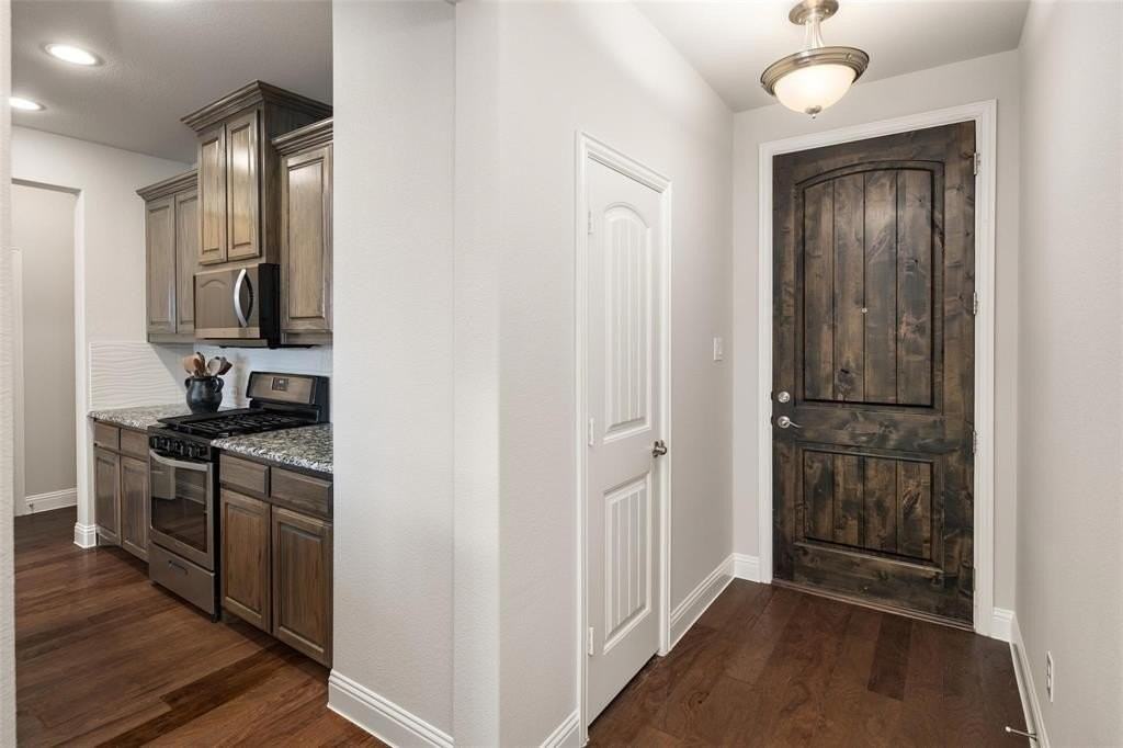 1261 Wiltshire Dr - Photo 3 of 29