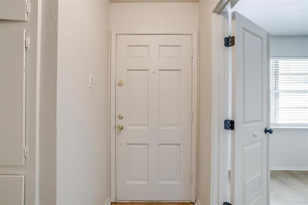 412 Lena Lane - Photo 3 of 21